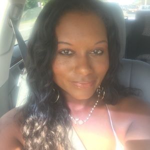 Meet your Posher, Monique